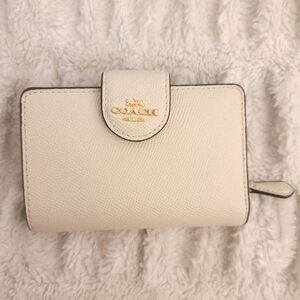 Coach Medium Corner Zip Wallet
